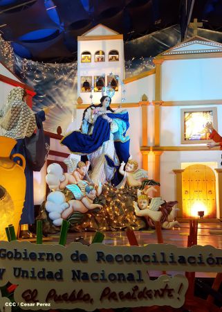 Altares marianos en Avenida de Bolívar a Chávez