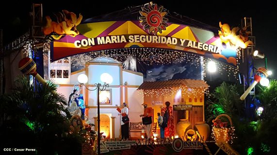 Altares marianos en Avenida de Bolívar a Chávez