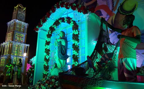 Altares marianos en Avenida de Bolívar a Chávez