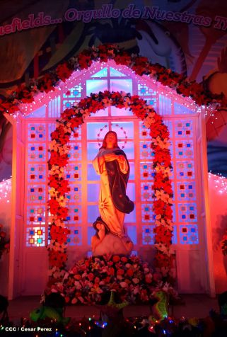 Altares marianos en Avenida de Bolívar a Chávez