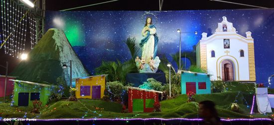 Altares marianos en Avenida de Bolívar a Chávez