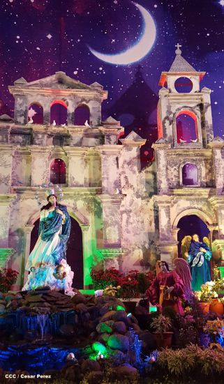 Altares marianos en Avenida de Bolívar a Chávez