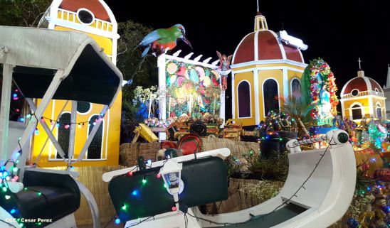 Altares marianos en Avenida de Bolívar a Chávez