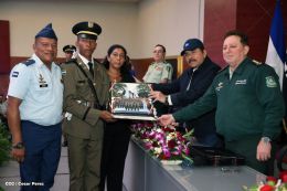 Daniel y Rosario presiden graduación de cadetes del Ejército de Nicaragua