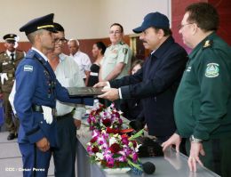 Daniel y Rosario presiden graduación de cadetes del Ejército de Nicaragua