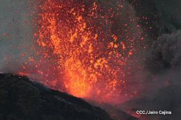 Volcán Momotombo entra en actividad eruptiva tras 110 años de relativa calma