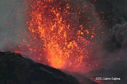 Volcán Momotombo entra en actividad eruptiva tras 110 años de relativa calma