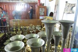 Miles de devotos le cantan con amor a María en la tradicional Lavada de la Plata