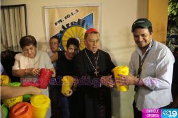 Cardenal Miguel Obando y Bravo le canta a la Purísima junto a la feligresía
