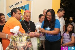 Cardenal Miguel Obando y Bravo le canta a la Purísima junto a la feligresía