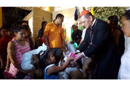 Cardenal Miguel Obando y Bravo le canta a la Purísima junto a la feligresía