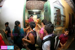 Nicaragüenses desbordados en fe durante tradicional Gritería en León