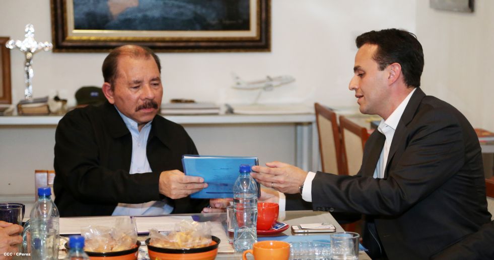 Presidente Daniel se reúne con directivos de Walmart