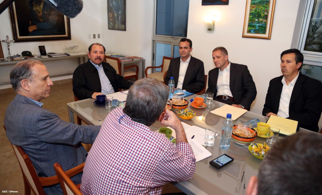 Presidente Daniel se reúne con directivos de Walmart