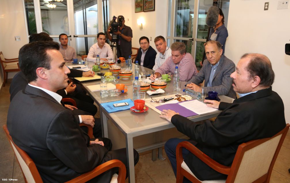 Presidente Daniel se reúne con directivos de Walmart