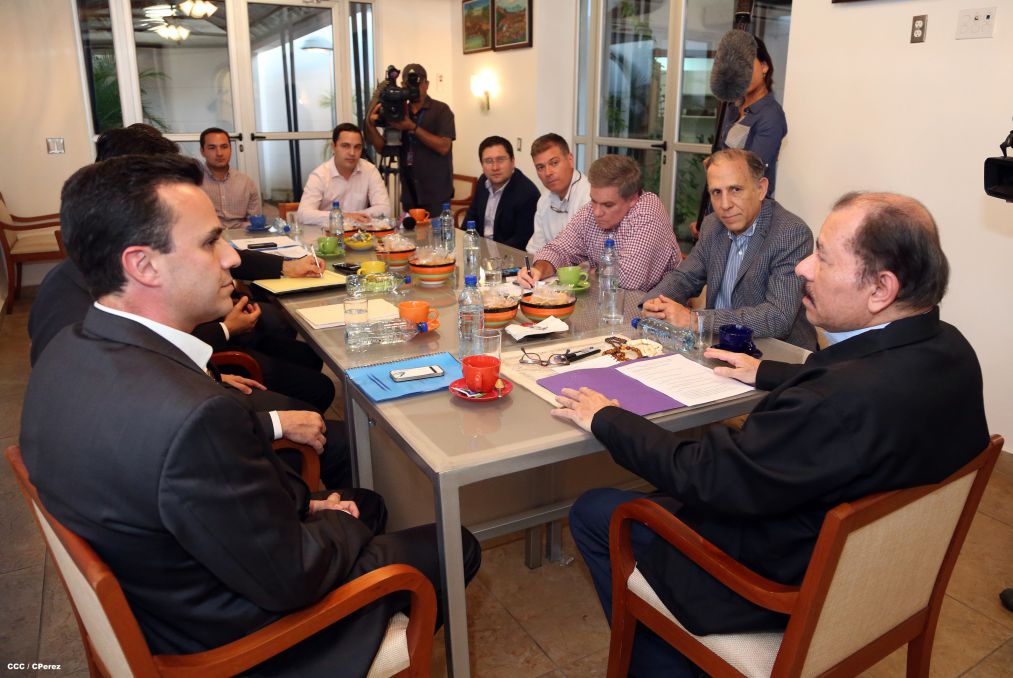 Presidente Daniel se reúne con directivos de Walmart