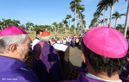 En el inicio del Año de la Misericordia iglesia abre Puerta Santa en Catedral de Managua