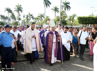 En el inicio del Año de la Misericordia iglesia abre Puerta Santa en Catedral de Managua