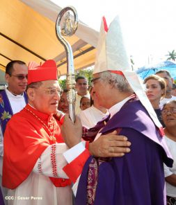 En el inicio del Año de la Misericordia iglesia abre Puerta Santa en Catedral de Managua