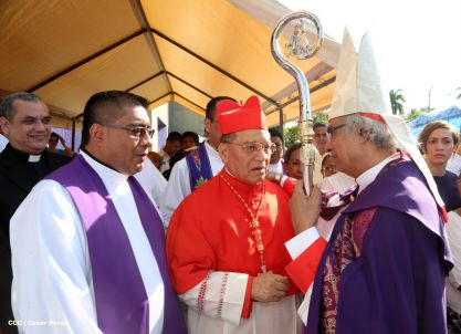En el inicio del Año de la Misericordia iglesia abre Puerta Santa en Catedral de Managua