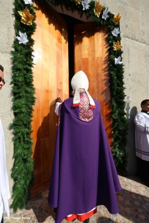 En el inicio del Año de la Misericordia iglesia abre Puerta Santa en Catedral de Managua