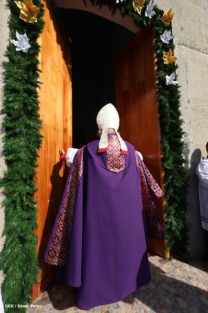 En el inicio del Año de la Misericordia iglesia abre Puerta Santa en Catedral de Managua