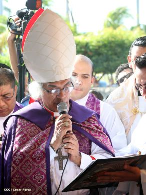 En el inicio del Año de la Misericordia iglesia abre Puerta Santa en Catedral de Managua