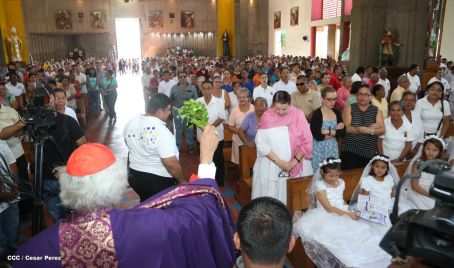 En el inicio del Año de la Misericordia iglesia abre Puerta Santa en Catedral de Managua