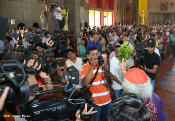 En el inicio del Año de la Misericordia iglesia abre Puerta Santa en Catedral de Managua
