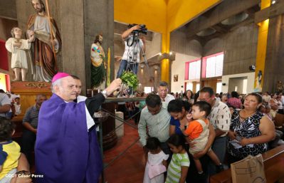 En el inicio del Año de la Misericordia iglesia abre Puerta Santa en Catedral de Managua