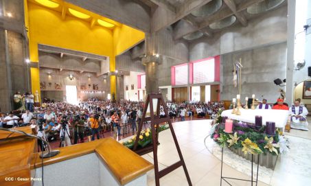 En el inicio del Año de la Misericordia iglesia abre Puerta Santa en Catedral de Managua