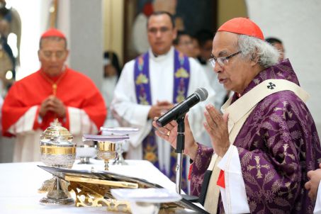 En el inicio del Año de la Misericordia iglesia abre Puerta Santa en Catedral de Managua