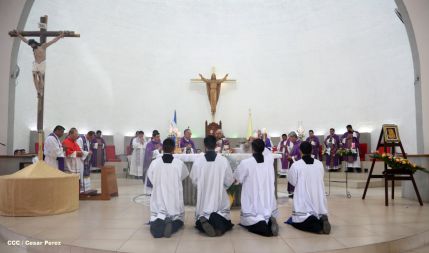 En el inicio del Año de la Misericordia iglesia abre Puerta Santa en Catedral de Managua