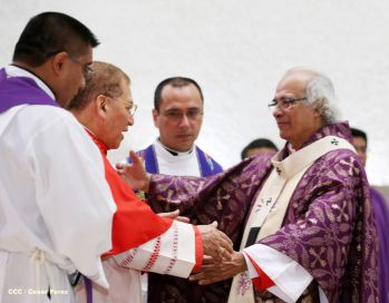 En el inicio del Año de la Misericordia iglesia abre Puerta Santa en Catedral de Managua