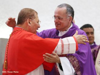 En el inicio del Año de la Misericordia iglesia abre Puerta Santa en Catedral de Managua
