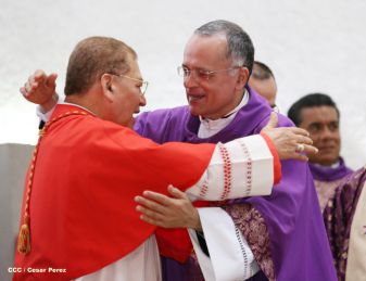 En el inicio del Año de la Misericordia iglesia abre Puerta Santa en Catedral de Managua