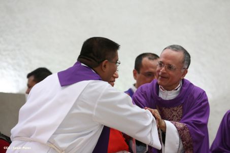 En el inicio del Año de la Misericordia iglesia abre Puerta Santa en Catedral de Managua