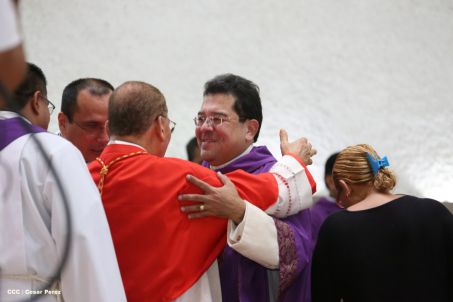 En el inicio del Año de la Misericordia iglesia abre Puerta Santa en Catedral de Managua