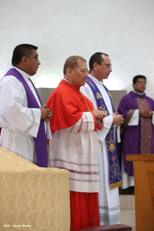 En el inicio del Año de la Misericordia iglesia abre Puerta Santa en Catedral de Managua