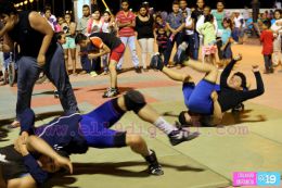 Familias disfrutan de karaoke y exhibición de artes marciales en el Paseo de los Estudiantes