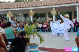 Familias disfrutan de karaoke y exhibición de artes marciales en el Paseo de los Estudiantes
