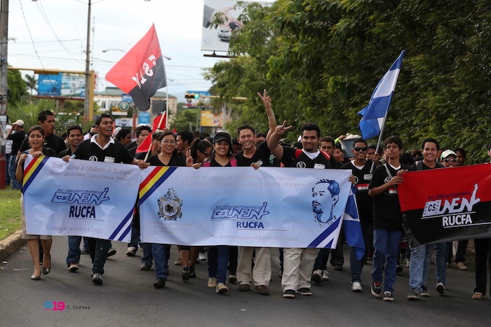 Miles acompañan a Daniel y Rosario en Repliegue 2013