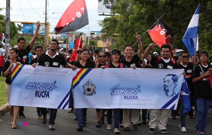 Miles acompañan a Daniel y Rosario en Repliegue 2013