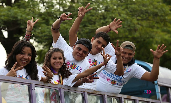 Miles acompañan a Daniel y Rosario en Repliegue 2013