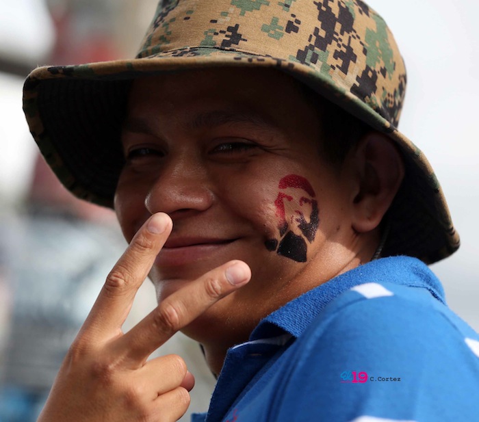 Miles acompañan a Daniel y Rosario en Repliegue 2013