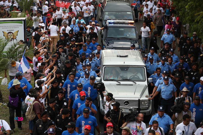 Miles acompañan a Daniel y Rosario en Repliegue 2013