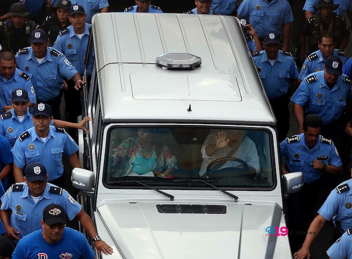 Miles acompañan a Daniel y Rosario en Repliegue 2013