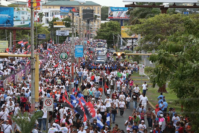 Miles acompañan a Daniel y Rosario en Repliegue 2013