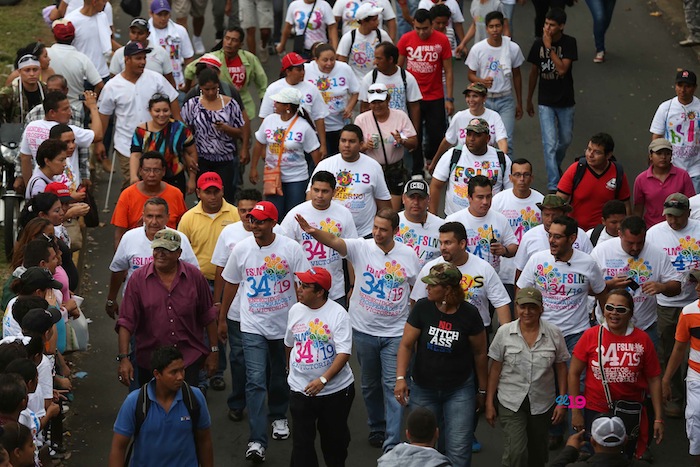 Miles acompañan a Daniel y Rosario en Repliegue 2013