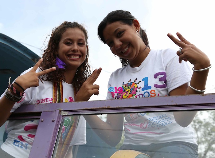 Miles acompañan a Daniel y Rosario en Repliegue 2013